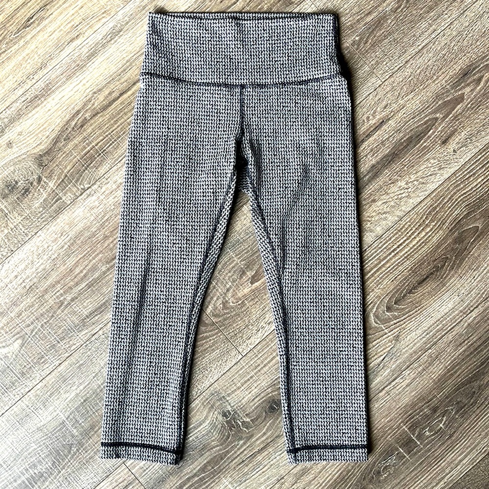 Lululemon Wunder Under Size 6 Crop Houndstooth excellent like new